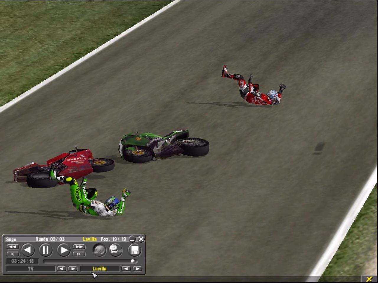 [26/11/2001] GLÜCK GEHABT Solche spektakulären Stürze sind in Superbikes 2000 an der Tagesordnung, gehen aber meist glimpflich aus.